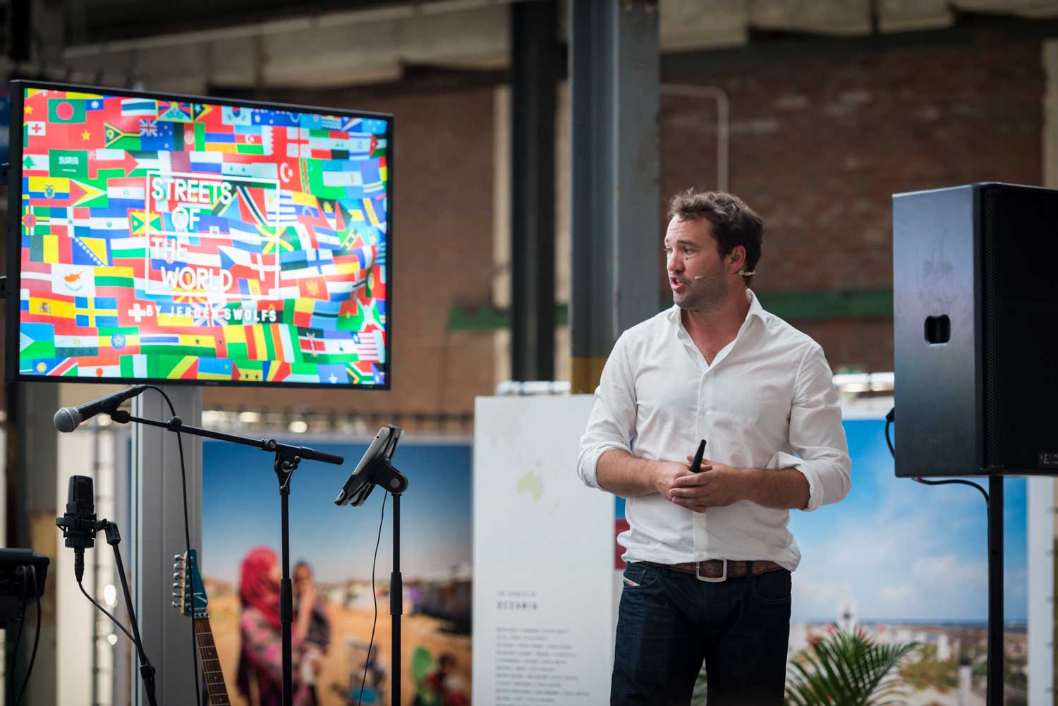 Jeroen Swolfs giving a presentation during B2B event at streets of the world photo museum